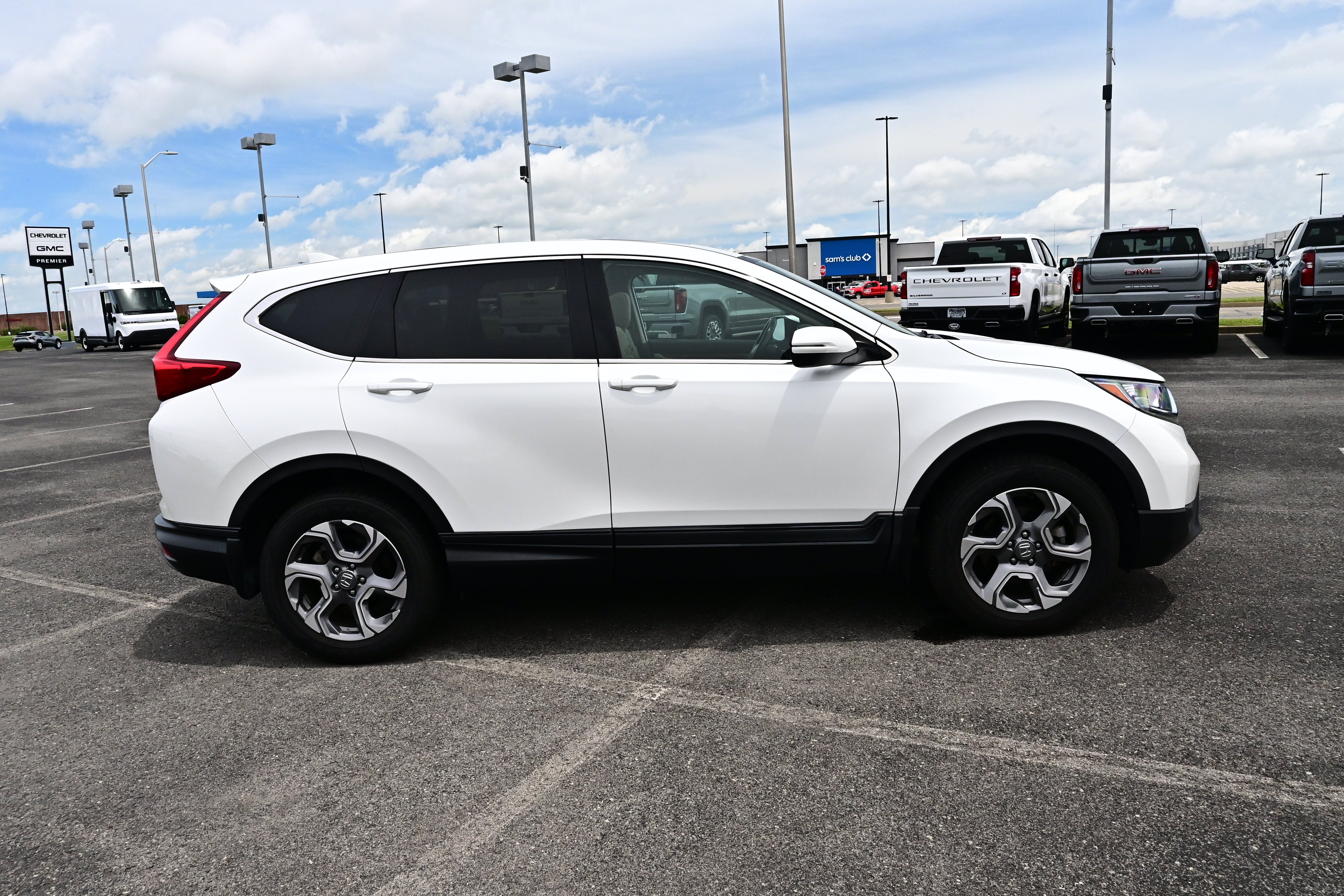 2019 Honda CR-V — detail view